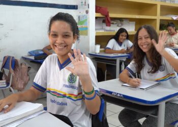 Estudantes de Fernando de Noronha conquistam vagas no Programa Ganhe o Mundo