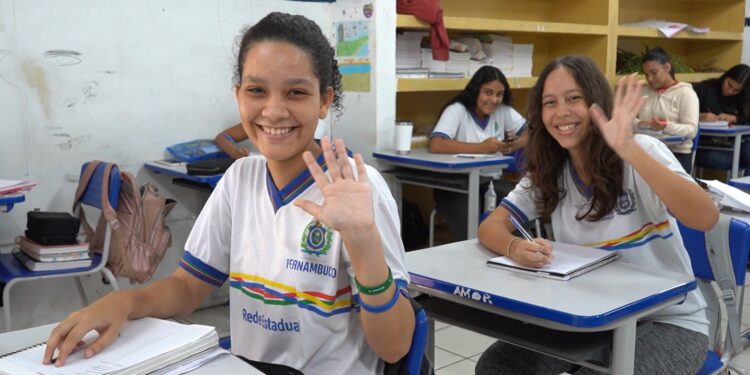 Estudantes de Fernando de Noronha conquistam vagas no Programa Ganhe o Mundo
