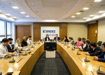 No Rio de Janeiro, governadora Raquel Lyra trata de financiamento do BNDES para setores estratégicos do Estado