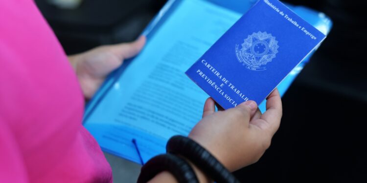 Pernambuco lidera geração de empregos no Nordeste pelo 3º mês consecutivo