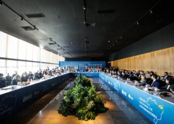 Governadora Raquel Lyra apresenta ações para combater a desigualdade social no Fórum Nacional de Governadores, em Brasília
