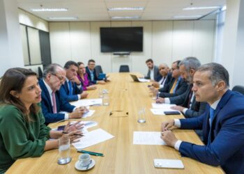 Em Brasília, governadora Raquel Lyra e ministro Renan Filho dialogam sobre andamento de obras viárias em Pernambuco