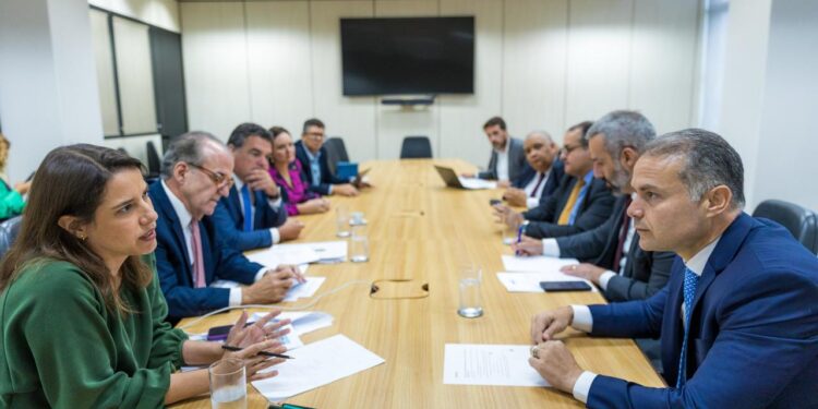 Em Brasília, governadora Raquel Lyra e ministro Renan Filho dialogam sobre andamento de obras viárias em Pernambuco