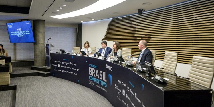 Governadora Raquel Lyra apresenta ações do Estado em painel sobre qualificação profissional no Congresso do Movimento Brasil Competitivo