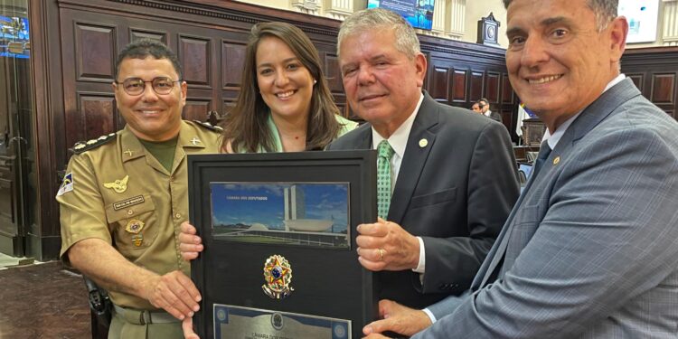 Núcleo de Combate à Violência Doméstica e Familiar de Caruaru recebe moção de aplauso e louvor da Câmara dos Deputados de Pernambuco