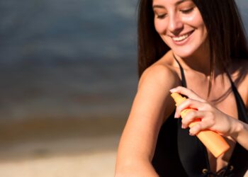 A chegada do verão e a importância dos cuidados com a pele nesse período