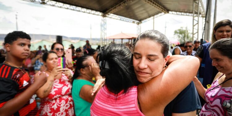 Governadora Raquel Lyra entrega novas 248 unidades habitacionais a famílias do Residencial Jurema, em Bezerros