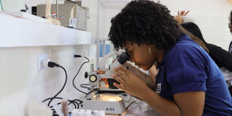 Governo Raquel Lyra investirá R$ 252 milhões na melhoria da infraestrutura de escolas da rede estadual e do Complexo Santos Dumont