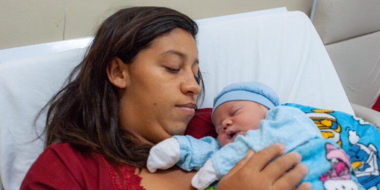 Caruaru celebra o primeiro nascimento de 2025 na Maternidade Municipal Santa Dulce dos Pobres
