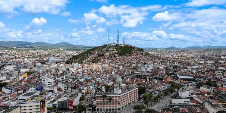 Carnês do IPTU 2025 começaram a ser entregues