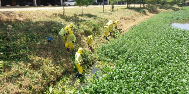 Prefeitura de Caruaru realiza ações de limpeza no Rio Ipojuca e em canais da cidade