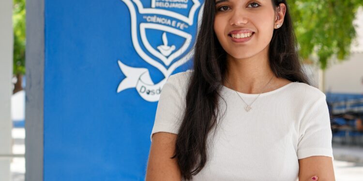 Redação nota mil e o papel das escolas na preparação dos alunos para o Enem