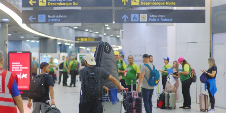 Carnaval deve movimentar 10,5% a mais de passageiros no Aeroporto dos Guararapes