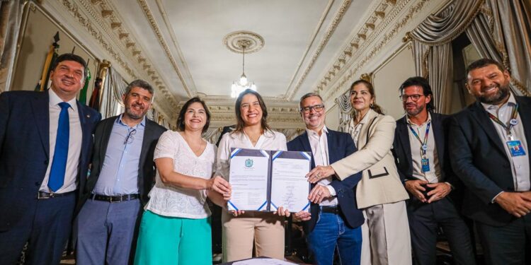 Governadora Raquel Lyra assina ordem de serviço para construção de 38 creches