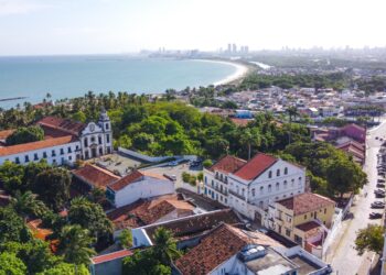 Pernambuco supera média nacional e receita turística cresce 10% em 2024