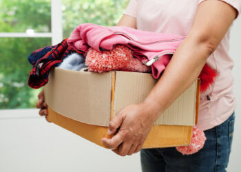 Doação de roupas: Tem Jeito lança campanha que une moda e solidariedade