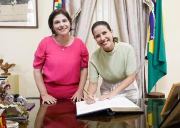 Governadora Raquel Lyra transmite cargo para vice-governadora Priscila Krause