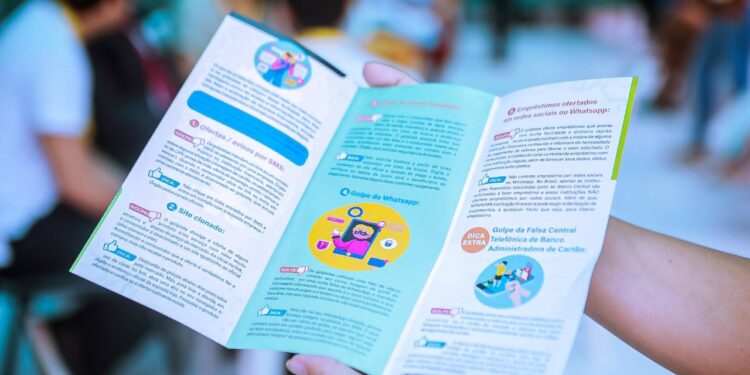 Primeira cartilha do Procon Caruaru é lançada em evento de comemoração ao Dia do Consumidor