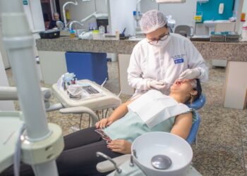 No Dia Mundial da Saúde Bucal, odontóloga reforça a importância de hábitos saudáveis e de rotina de cuidados bucais