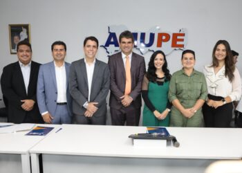 Em cerimônia prestigiada, nova diretoria da Amupe toma posse