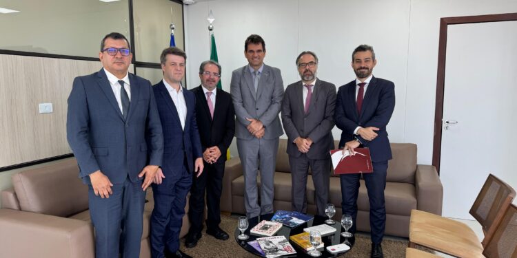 Presidente da Amupe se reúne com TCE/PE para debater avanços na gestão municipal