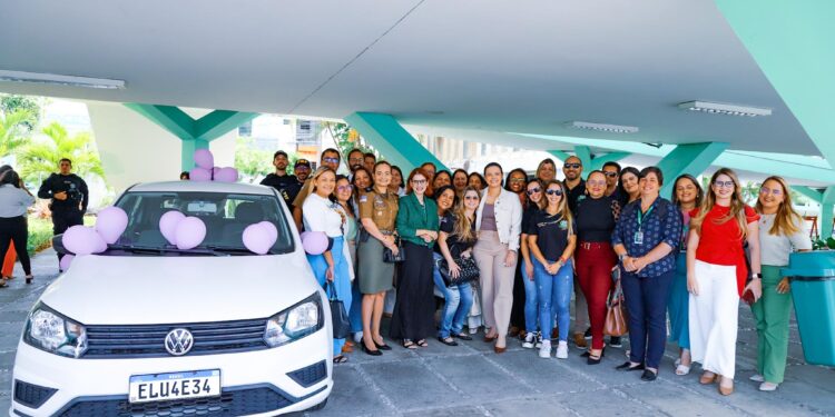 Caruaru encerra o mês de março entregando novo veículo para enfrentamento à violência contra a mulher