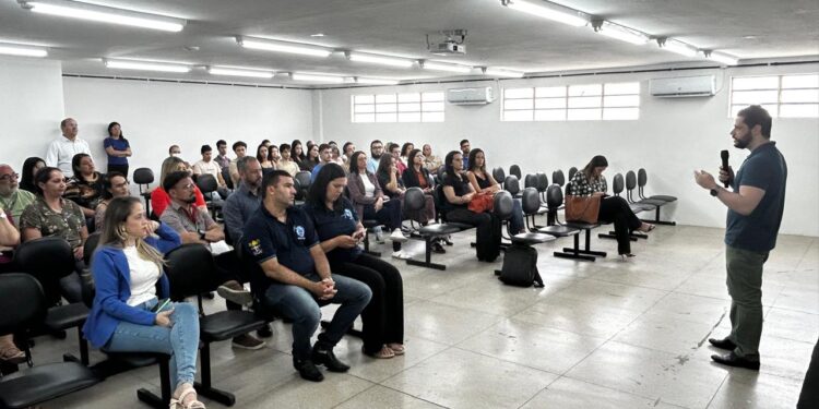 Secretaria de Educação e Esportes de Caruaru promove palestra sobre Autismo e reforça importância da conscientização