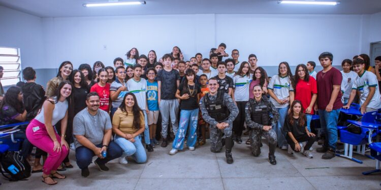 Em Caruaru, programa ‘Escola Pela Paz’ conscientiza alunos sobre o respeito ao próximo no ambiente escolar