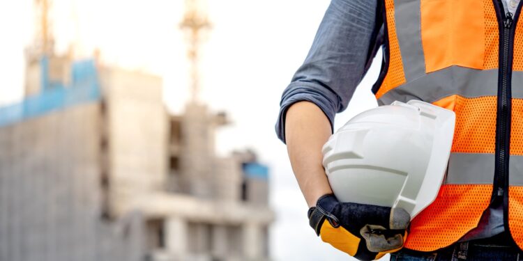 Construtora abre vagas de emprego para pedreiro de produção em Caruaru