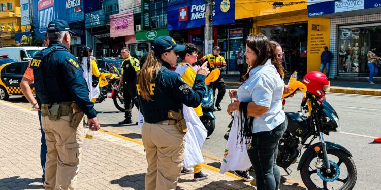 AMC reforça a importância do Maio Amarelo com ação educativa no Marco Zero