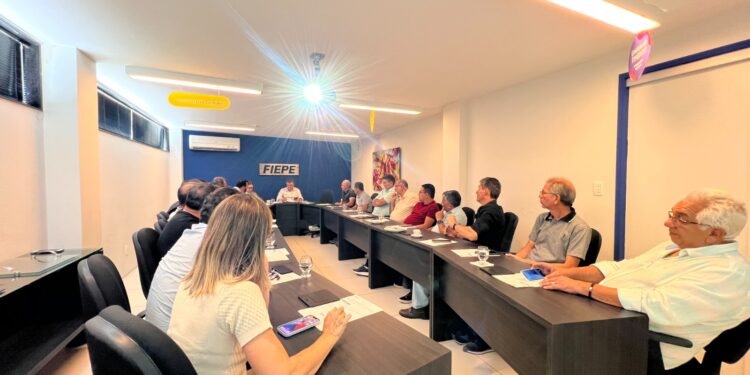Reunião do Conselho Empresarial da FIEPE debate impactos econômicos e sociais da redução da jornada de trabalho