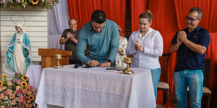 No aniversário de Caruaru, prefeito Rodrigo Pinheiro assina acordo de cooperação técnica para construção do Santuário de Frei Damião