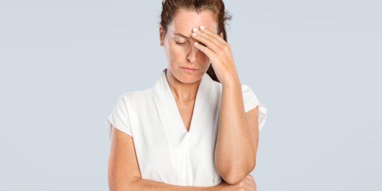 Dor de cabeça: quando o sintoma comum pode indicar algo mais sério