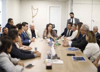 Em Brasília, governadora Raquel Lyra lidera série de encontros com prefeitos pernambucanos