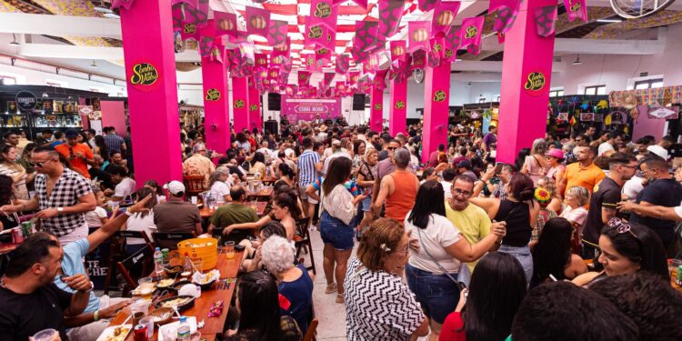 Forró, tradição e alegria marcam o domingo no Mercado Cultural Casa Rosa