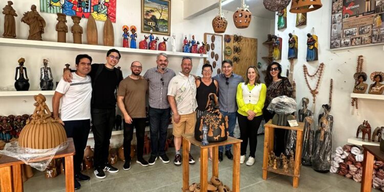 Prefeitura de Caruaru articula parceria internacional para fortalecer produção artesanal no Alto do Moura