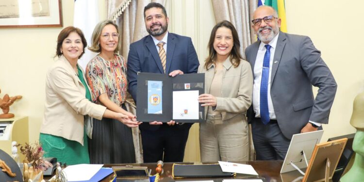 Governo de Pernambuco e Correios lançam selo contra o abuso e a violência sexual direcionado a crianças e adolescentes