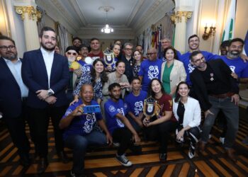 Governo de Pernambuco entrega Medalha Guararapes aos diretores Kleber Mendonça Filho e Gabriel Mascaro