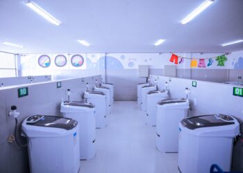 Caruaru inaugura primeira lavanderia equipada com recursos do Ministério das Mulheres no Brasil