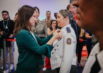 Com entrega de medalhas comemorativas e desfile da tropa, governadora Raquel Lyra comanda cerimônia de 200 anos da Polícia Militar de Pernambuco e destaca investimentos na segurança publica