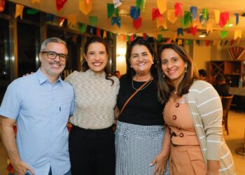 Governadora Raquel Lyra prestigia abertura do São João de Petrolina