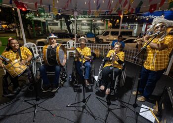 Mistura de forró e poesia embalam público na Estação Ferroviária