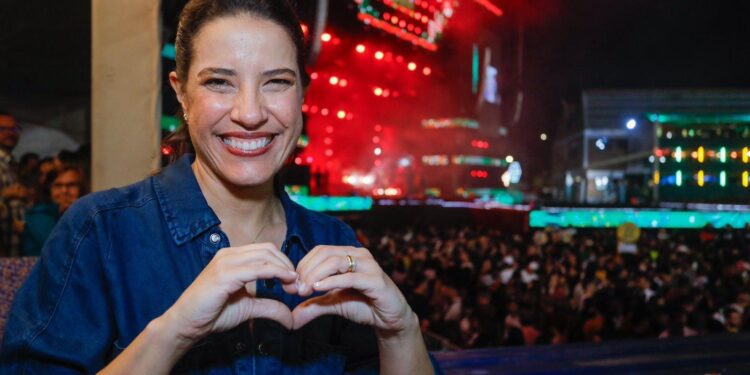 Governadora Raquel Lyra prestigia abertura do São João de Caruaru