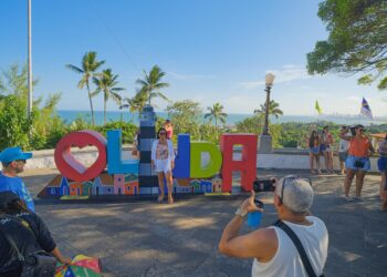 Turismo em alta: Pernambuco bate recordes e avança no cenário nacional, segundo dados do IBGE