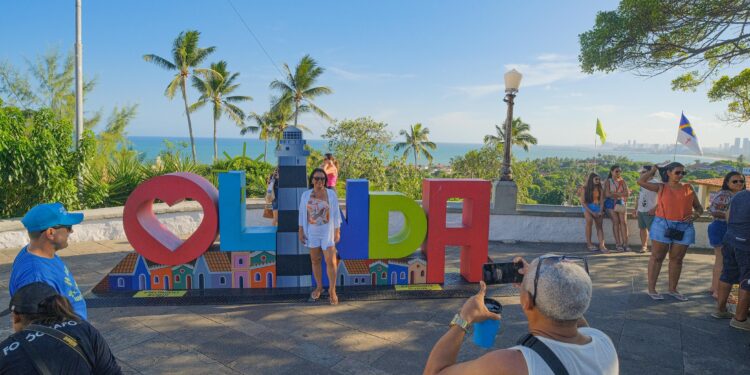Turismo em alta: Pernambuco bate recordes e avança no cenário nacional, segundo dados do IBGE