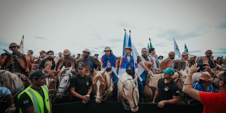Governadora Raquel Lyra participa da Missa do Vaqueiro e celebra a tradição e a força do povo sertanejo