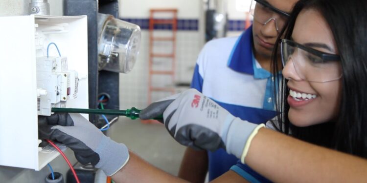 SENAI Caruaru abre inscrições para curso de Eletricista Instalador Predial de Baixa Tensão