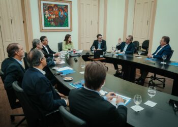 Governadora Raquel Lyra reúne representantes de setores pernambucanos para debater permanência da atividade econômica após anúncio de tarifaço dos Estados Unidos