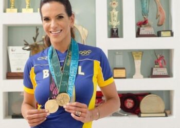 Ex-jogadora de vôlei Virna Dias é comentarista da PrefTV na Superliga C, em Caruaru