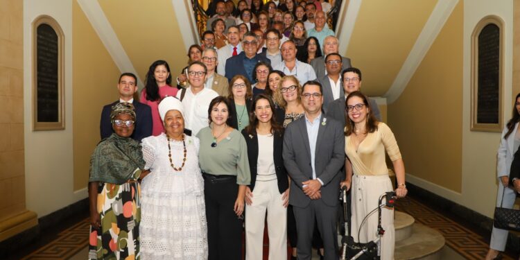 Governadora Raquel Lyra empossa novos conselheiros estaduais de saúde e reforça compromisso com o SUS em Pernambuco